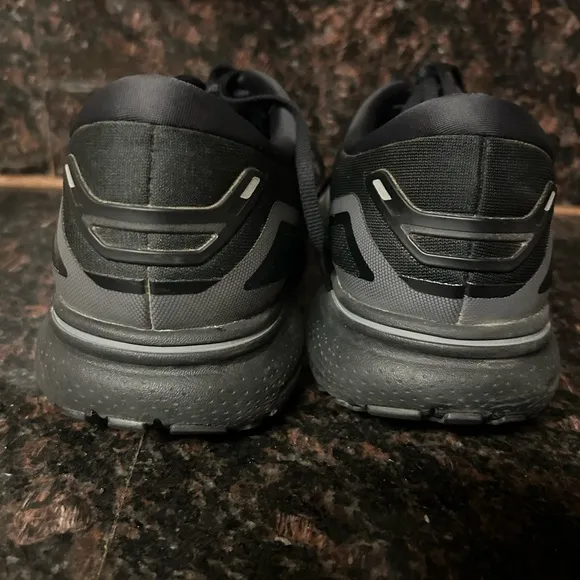 Brooks ghost 15 training running shoes 11.5