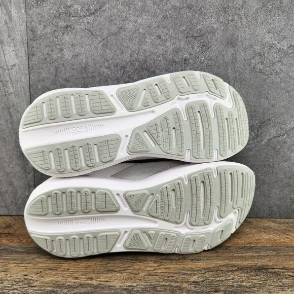 Brooks Ghost Max Size 11.5 Mens White Oyster Metallic Silver Running Shoes