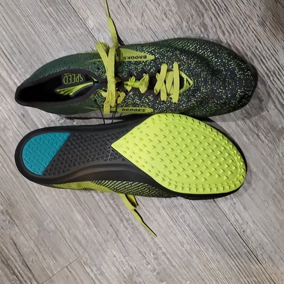 Brooks Mach 19 Spikeless Running Shoes