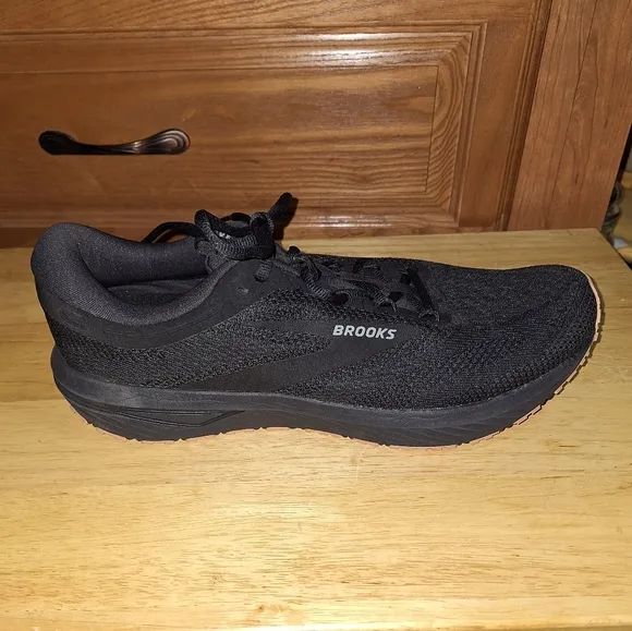 Brooks Revel 7 Men's Black Running Shoes In A Size 12.5D. New With A Flaw