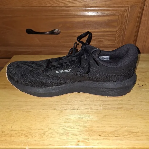 Brooks Revel 7 Men's Black Running Shoes In A Size 12.5D. New With A Flaw