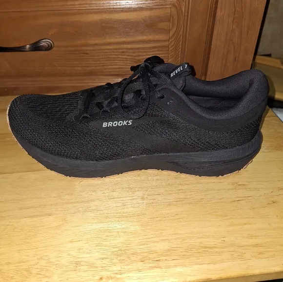 Brooks Revel 7 Men's Black Running Shoes In A Size 12.5D. New With A Flaw