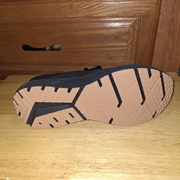 Brooks Revel 7 Men's Black Running Shoes In A Size 12.5D. New With A Flaw