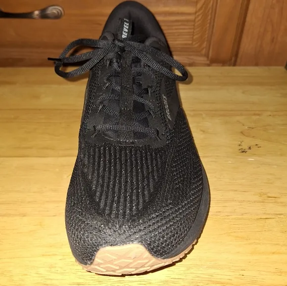 Brooks Revel 7 Men's Black Running Shoes In A Size 12.5D. New With A Flaw