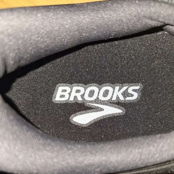 Brooks Revel 7 Men's Black Running Shoes In A Size 12.5D. New With A Flaw