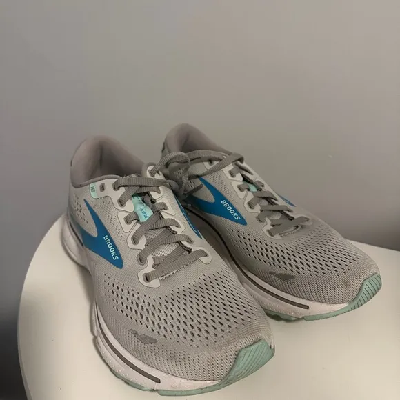 Brooks  Special Edition Berkshire Hathaway Women's Ghost 15 Gray Running Shoes