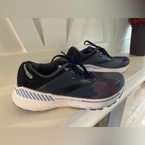 Brooks Womens Adrenaline GTS 22 Running Shoes 7.5 GTS Comfort Cushioned Athletic