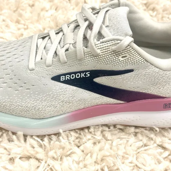 Brooks Women's Ghost 16 Medium/Wide Running Shoe Size 9 Brand New