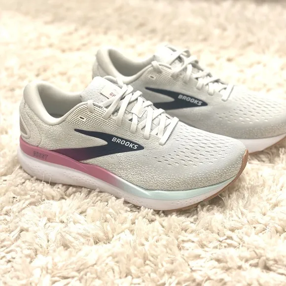 Brooks Women's Ghost 16 Medium/Wide Running Shoe Size 9 Brand New