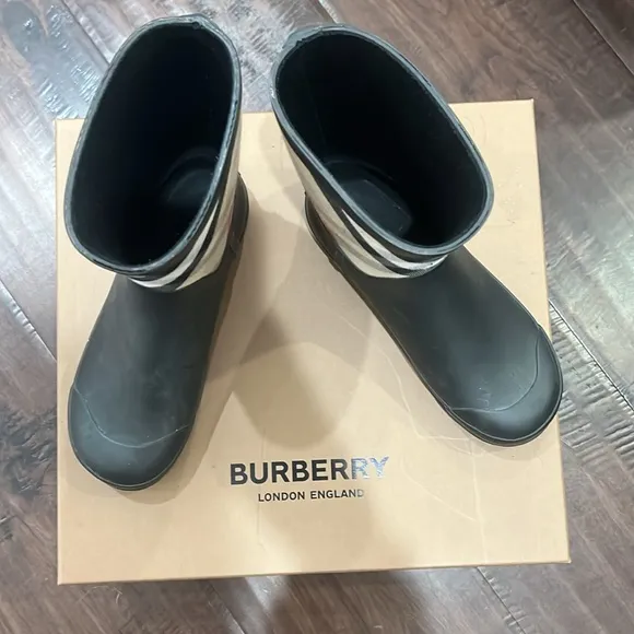 Burberry Boots Girls size 35