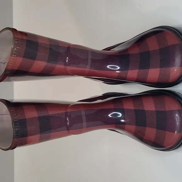 Burberry Plaid Clover Red Girl's Rainboots Size 11/12
