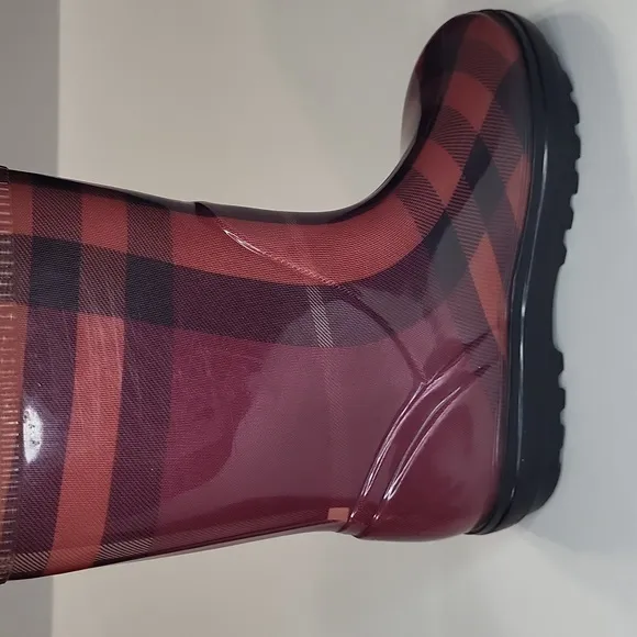 Burberry Plaid Clover Red Girl's Rainboots Size 11/12