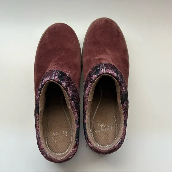 Burgundy Danskos Women’s size 9.5/10 comfortable work shoes healthcare