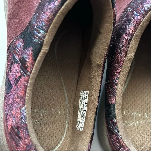 Burgundy Danskos Women’s size 9.5/10 comfortable work shoes healthcare