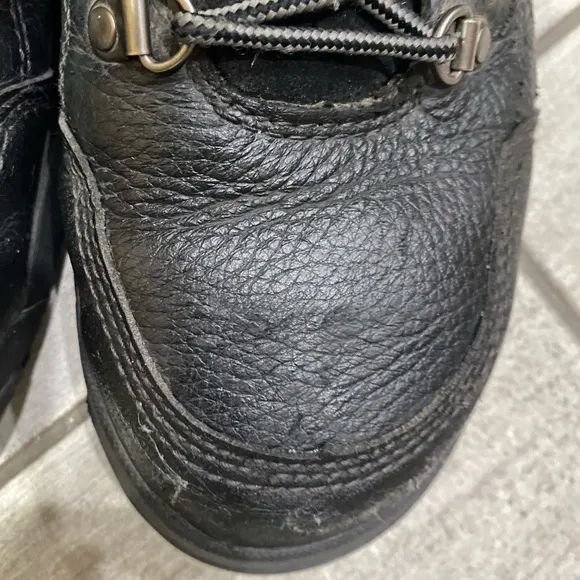 Caterpillar Men’s steel toe boots size 9.5