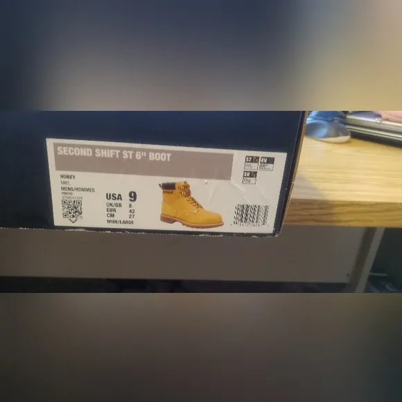 Caterpillar size 9 steel toe work boots NIB