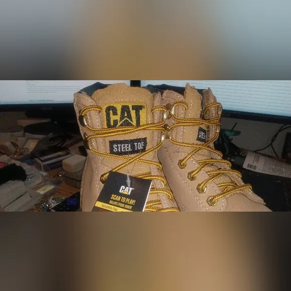 Caterpillar size 9 steel toe work boots NIB