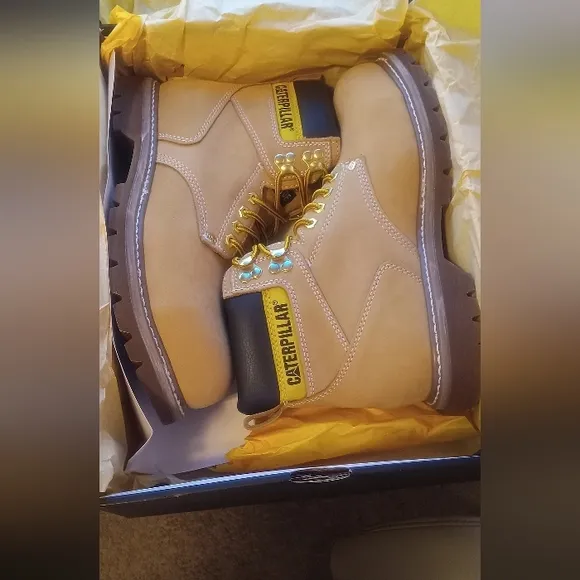 Caterpillar size 9 steel toe work boots NIB