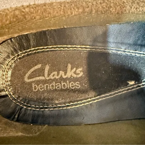 Clarks Bendables Brown Suede Loafer Shoes 39307 Wmns 9.5M Pull-On Button detail
