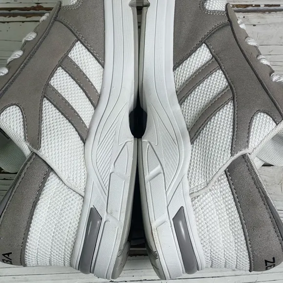 CLEAN Size 10 Hands-free Zeba Walking Sneakers White Sand Grey Comfort Suede