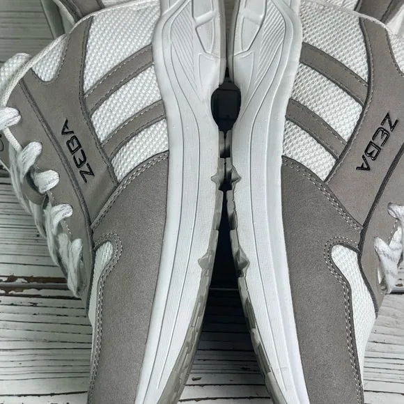 CLEAN Size 10 Hands-free Zeba Walking Sneakers White Sand Grey Comfort Suede