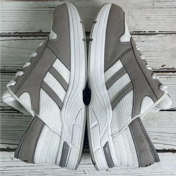 CLEAN Size 10 Hands-free Zeba Walking Sneakers White Sand Grey Comfort Suede