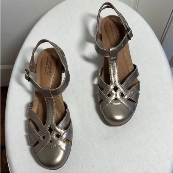 Cobb Hill Aubrey Heeled Shoe Leather Gold Closed Toe Open Heel T Strap Buckle 7M