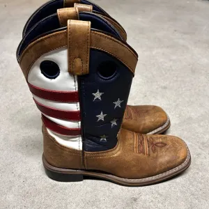 Cody James Boys Youth USA Flag Western Boots Broad Square Toe Size 3D