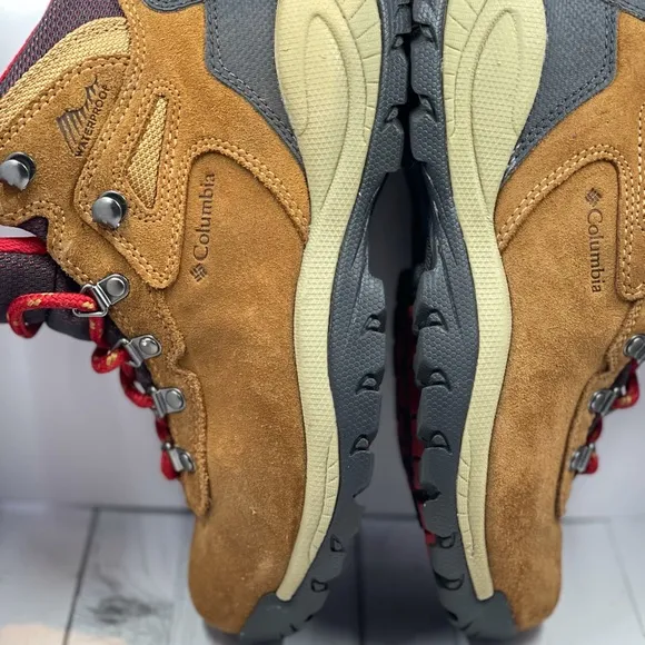 Columbia Big Kids Newton Ridge Waterproof Boots. Sz 5.5