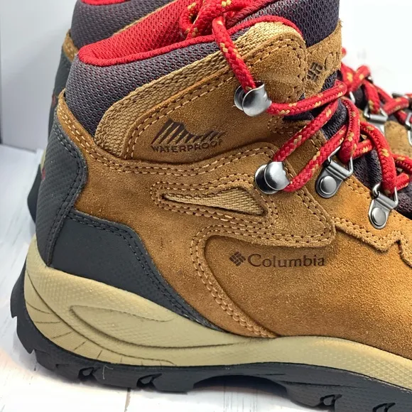 Columbia Big Kids Newton Ridge Waterproof Boots. Sz 5.5