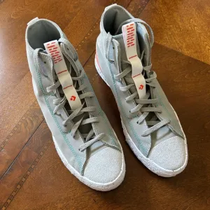 Converse Chuck Taylor stone gray sneakers