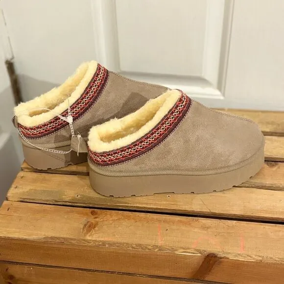 Cozy Tan Slip-On Women's Shoes faux fur lined platforms 7 brand new never worn