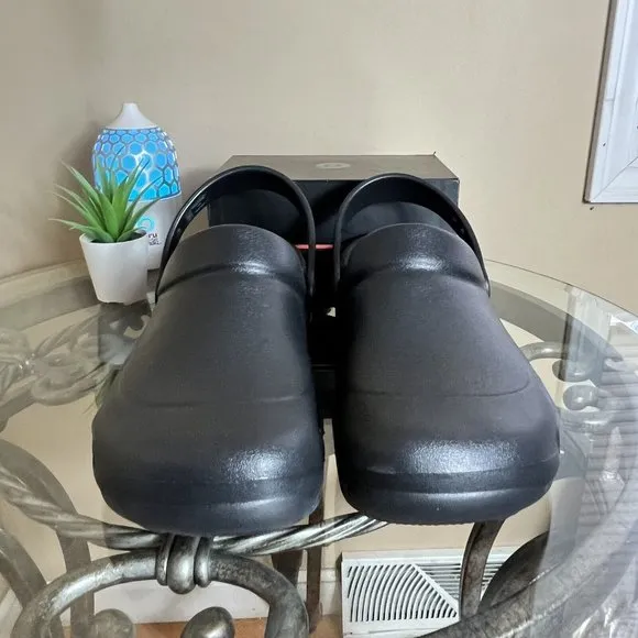 Crocs‎ Specialist Vented Clogs Workwear Black Comfort Shoes NWOT Mens Size 11