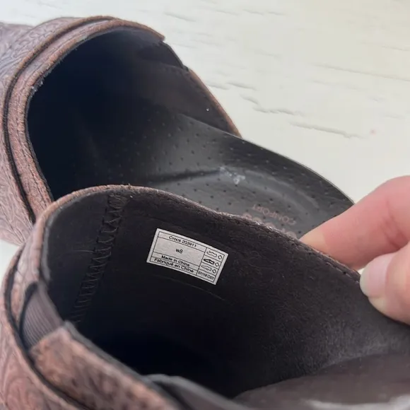 Crocs Triple Comfort Sarah Tooled Brown Mule Clogs Size 8