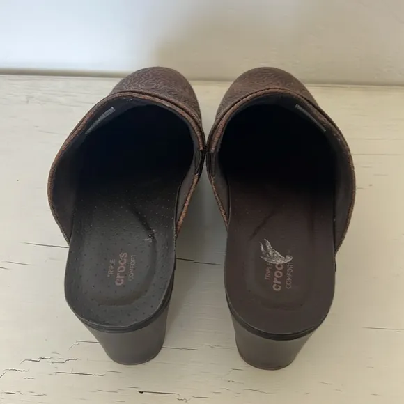 Crocs Triple Comfort Sarah Tooled Brown Mule Clogs Size 8