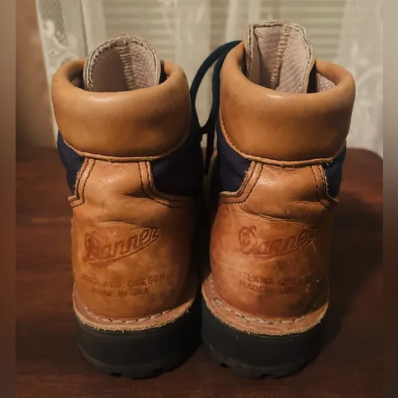 Danner’s Women’s Light Cascade Steel Toe Boots w/ Vibram Soles Size 6.5