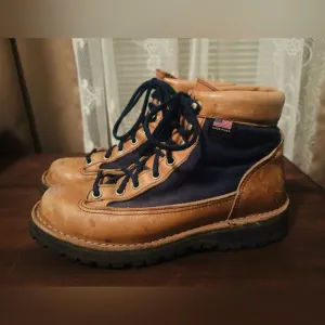 Danner’s Women’s Light Cascade Steel Toe Boots w/ Vibram Soles Size 6.5