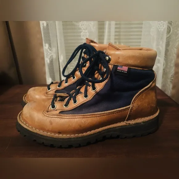 Danner’s Women’s Light Cascade Steel Toe Boots w/ Vibram Soles Size 6.5