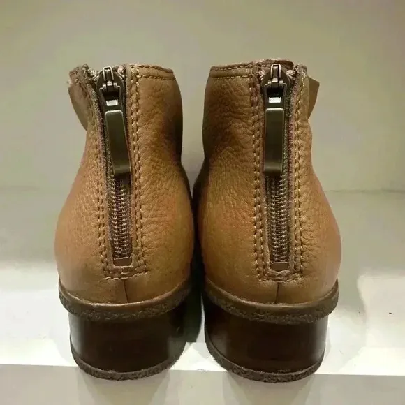 Dansko Becki Women’s Waterproof Tan Leather Ankle Boots Sz 12 / 42 Zip Back EEUC