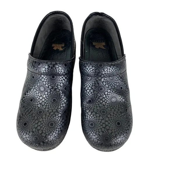 Dansko Clogs Slip On Comfort Shoes Women’s Size 8.5 to 9 Leather Black Silver