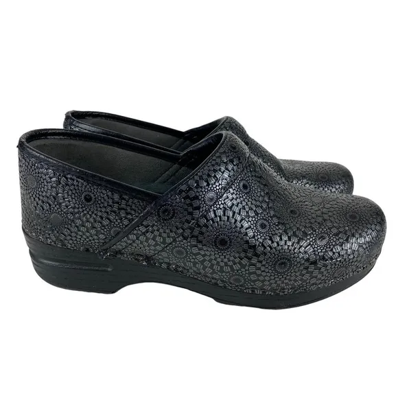 Dansko Clogs Slip On Comfort Shoes Women’s Size 8.5 to 9 Leather Black Silver