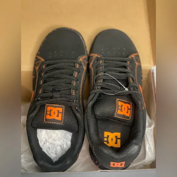 DC Gaveler Boy’s Black and Orange Sneakers size 2
