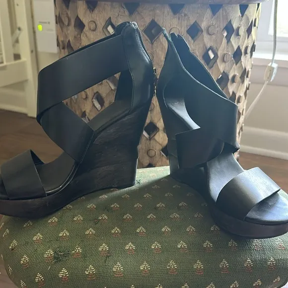 Diane von Furstenberg Opal Wedge Sandals 8