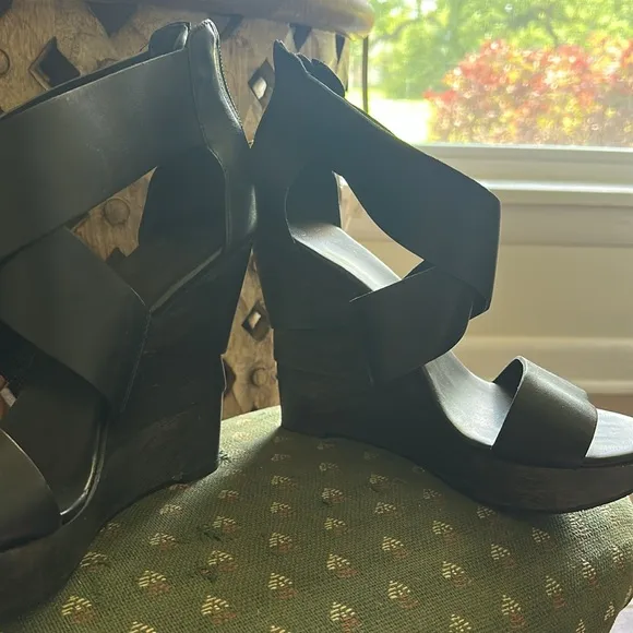 Diane von Furstenberg Opal Wedge Sandals 8