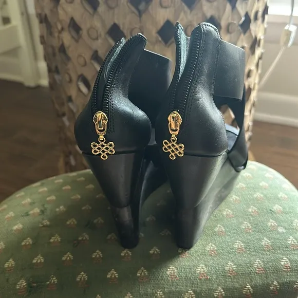 Diane von Furstenberg Opal Wedge Sandals 8