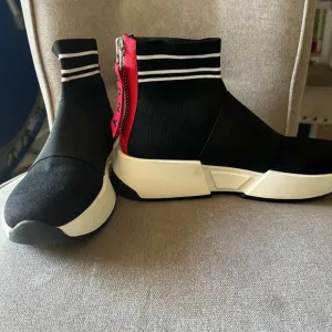 DKNY Donna Karan Women's Zip Back Logo High Top Sock Black Sneakers Sz 7.5