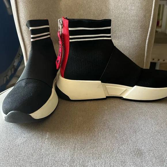 DKNY Donna Karan Women's Zip Back Logo High Top Sock Black Sneakers Sz 7.5