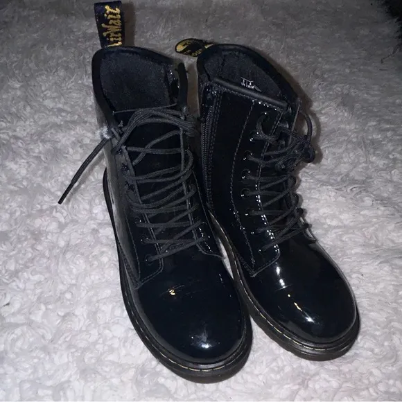 Doc Martens JUNIOR 1460 PATENT LEATHER LACE UP BOOTS size 4Y flaws
