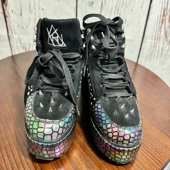 DOLLS Kill X YRU Qozmo Lo Alien Iridescent Reptile Embossed Platforms 4US 35 Eu