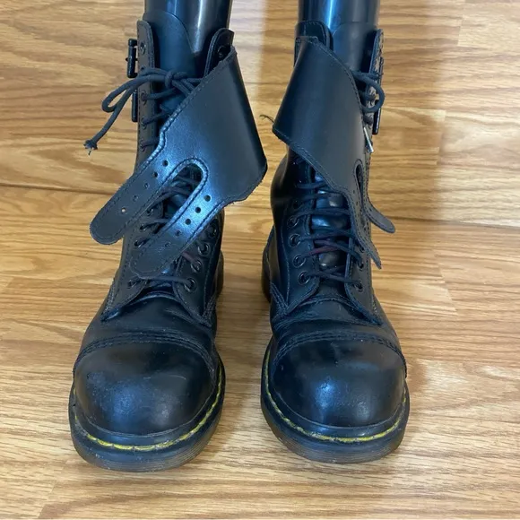 Dr. Martens Airwair 12 Hole  Boots Men’s Size 6 Women’s 7 Caden Steel Toe Black